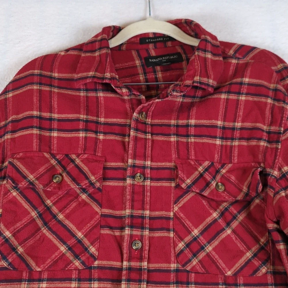 Banana Republic Men's Red‎ Plaid Flannel Button Down Standard Fit Shirt Size M